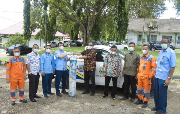 PIM Serahkan Secara Langsung Bantuan Oksigen ke RS Cut Meutia Aceh Utara